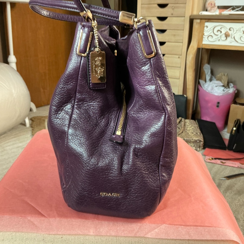 This is the Coach Edie 31 Pebbled Leather Shoulder Bag - Picture 9 of 13